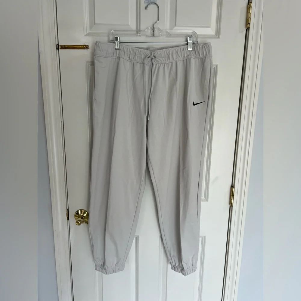 Nike joggers NWT - Picture 2 of 6